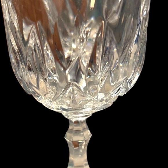 Elegant Crystal Wine Glass Set - Picture 7 of 14